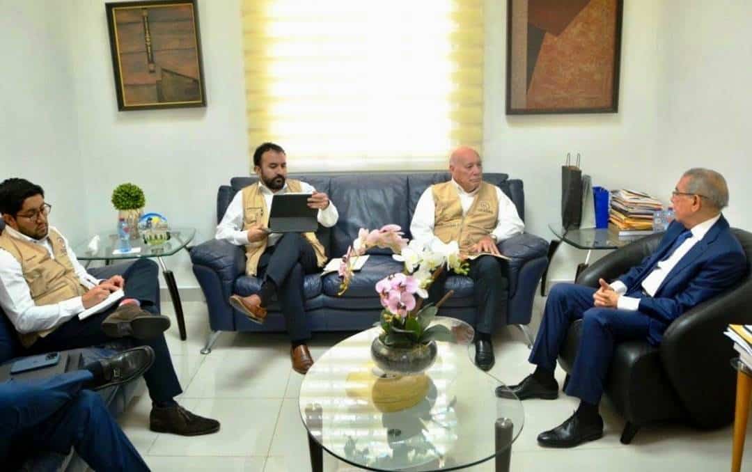 La delegación de la OEA se reunió con autoridades del PLD en la Casa Presidencial de ese partido. 