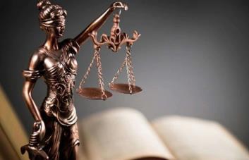 Jueza se inhibe en caso de diácono acusado de abuso sexual a adolescente en Santiago Rodríguez