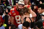 Taylor Swift dona 100,000 dólares a familia de la víctima de tiroteo en Kansas City Taylor Swift dona 100,000 dólares a familia de la víctima de tiroteo en Kansas City