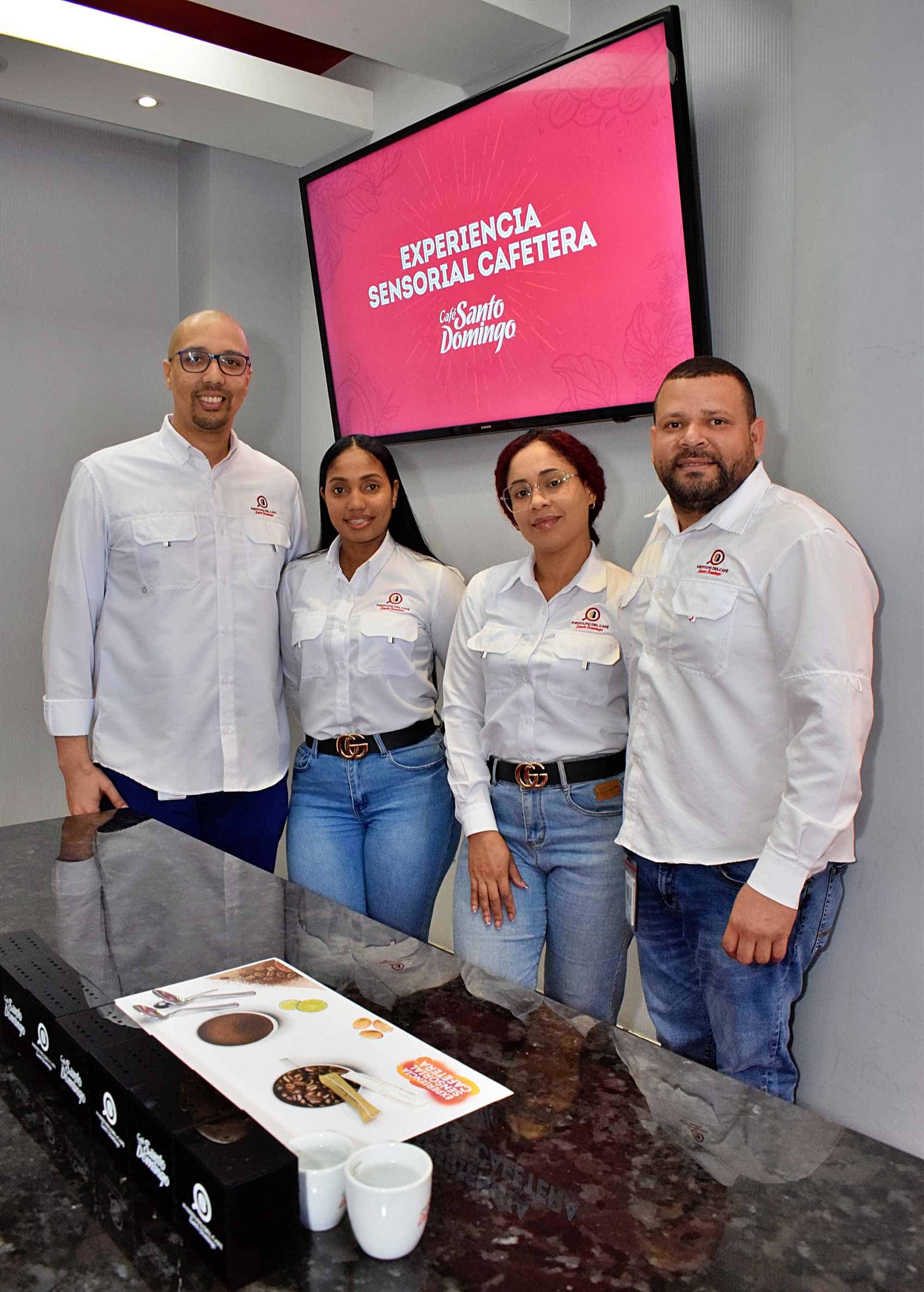 Joel Rojas, Amelia Roble, Mery Méndez y Ramón Javier.