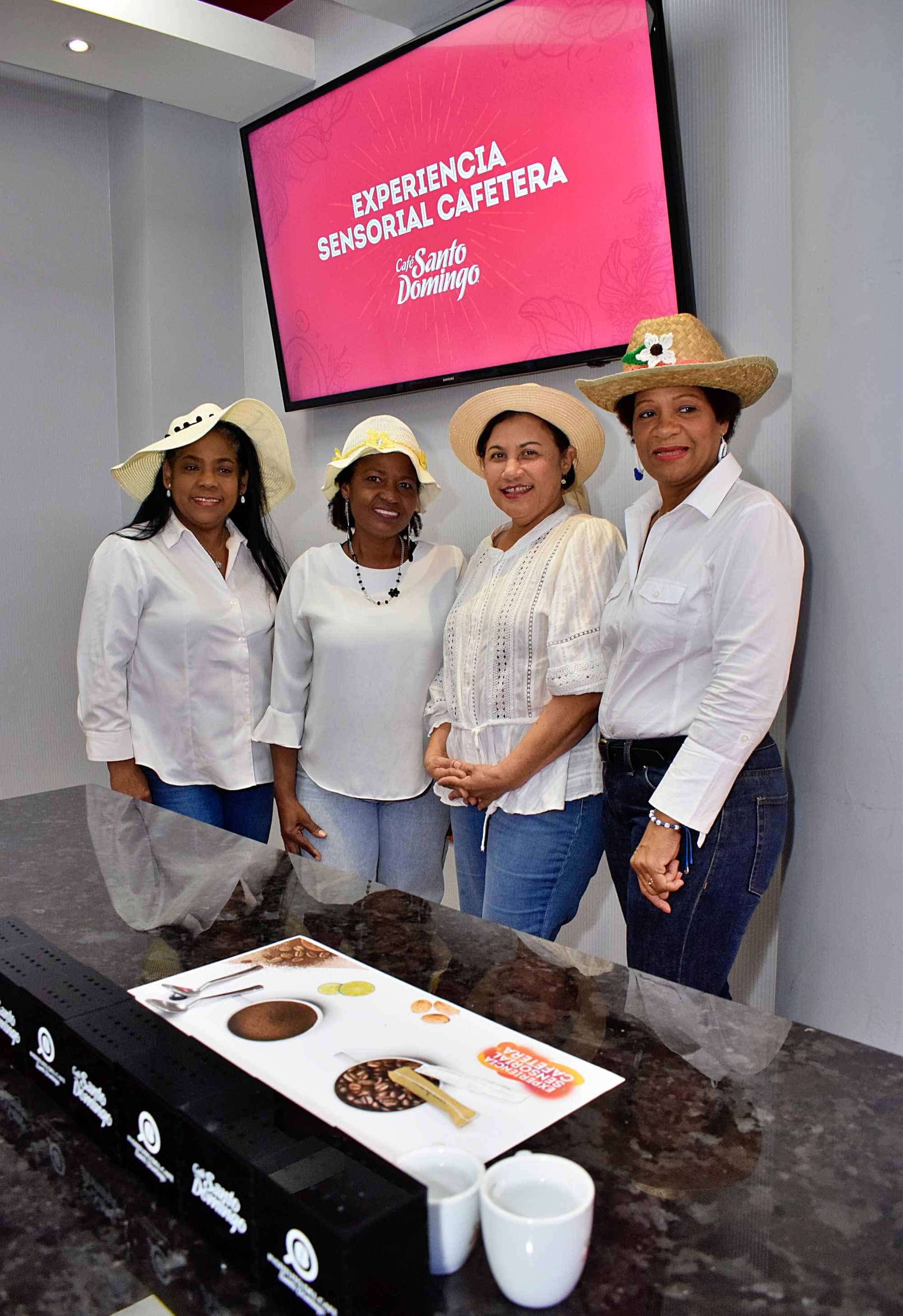 Miguelina Santos, Ana Genao, Rosa Moreno y Celestina Pérez.