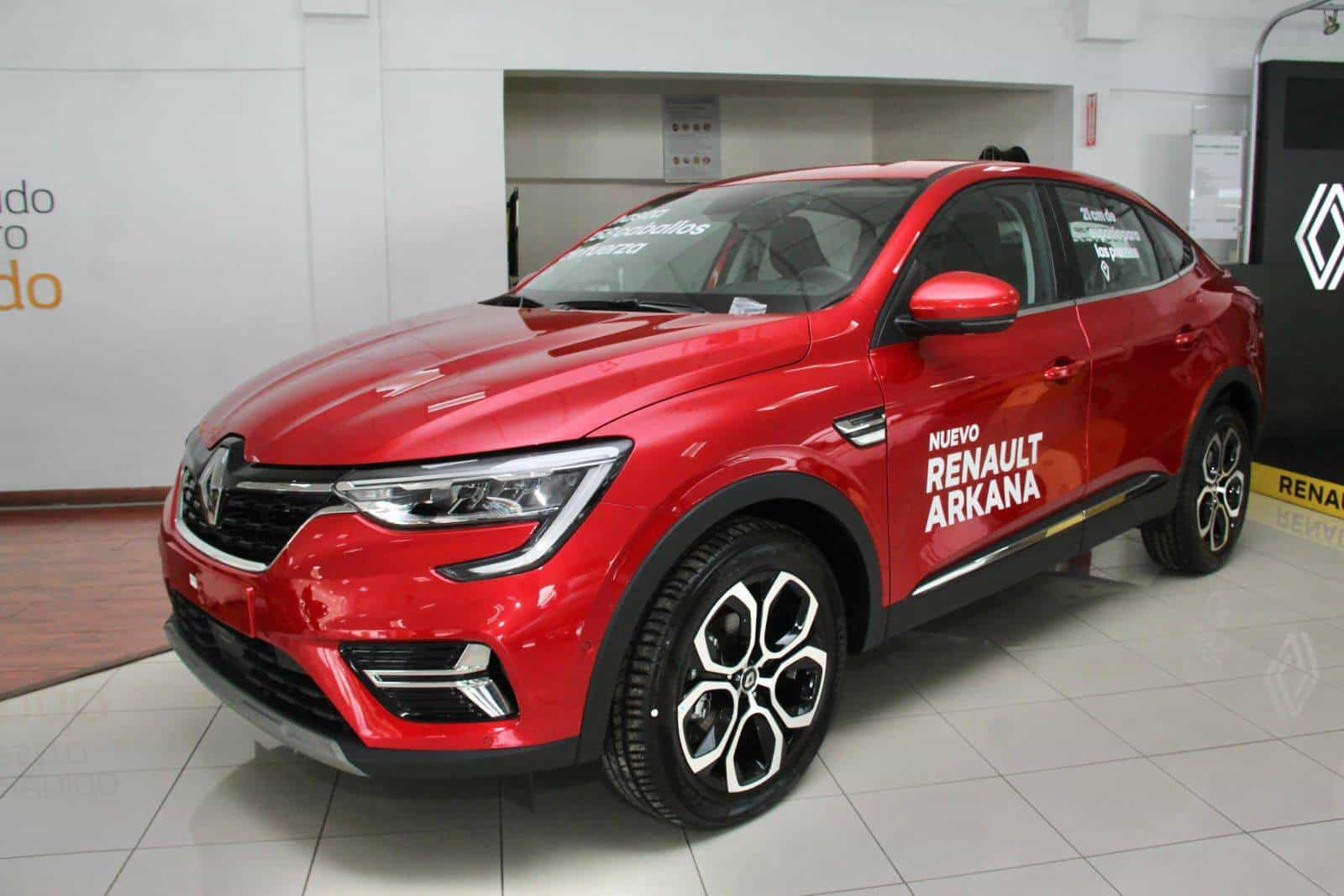 Nuevo Suv Coupé Arkana versión rojo.