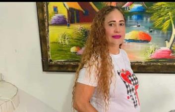 Mujer de Salcedo quemada por expareja, es trasladada al Ney Arias Lora; agresor permanece prófugo