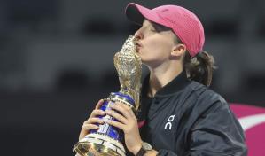 Swiatek, 1ra del ranking, logra su 3er título seguido en el Abierto de Qatar