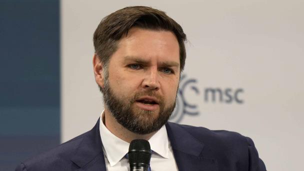 Senador de EEUU que se opone a más fondos a Ucrania plantea su caso en conferencia internacional