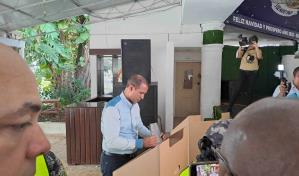 Domingo Contreras vota y llama a la ciudadanía a acudir a las urnas