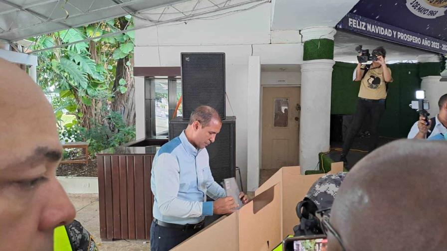 Domingo Contreras vota y llama a la ciudadanía a acudir a las urnas