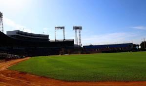 El estadio Quisqueya es remozado para la serie de Grandes Ligas