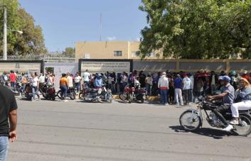 Baja concurrencia de votantes en las primeras horas de las elecciones municipales en Azua
