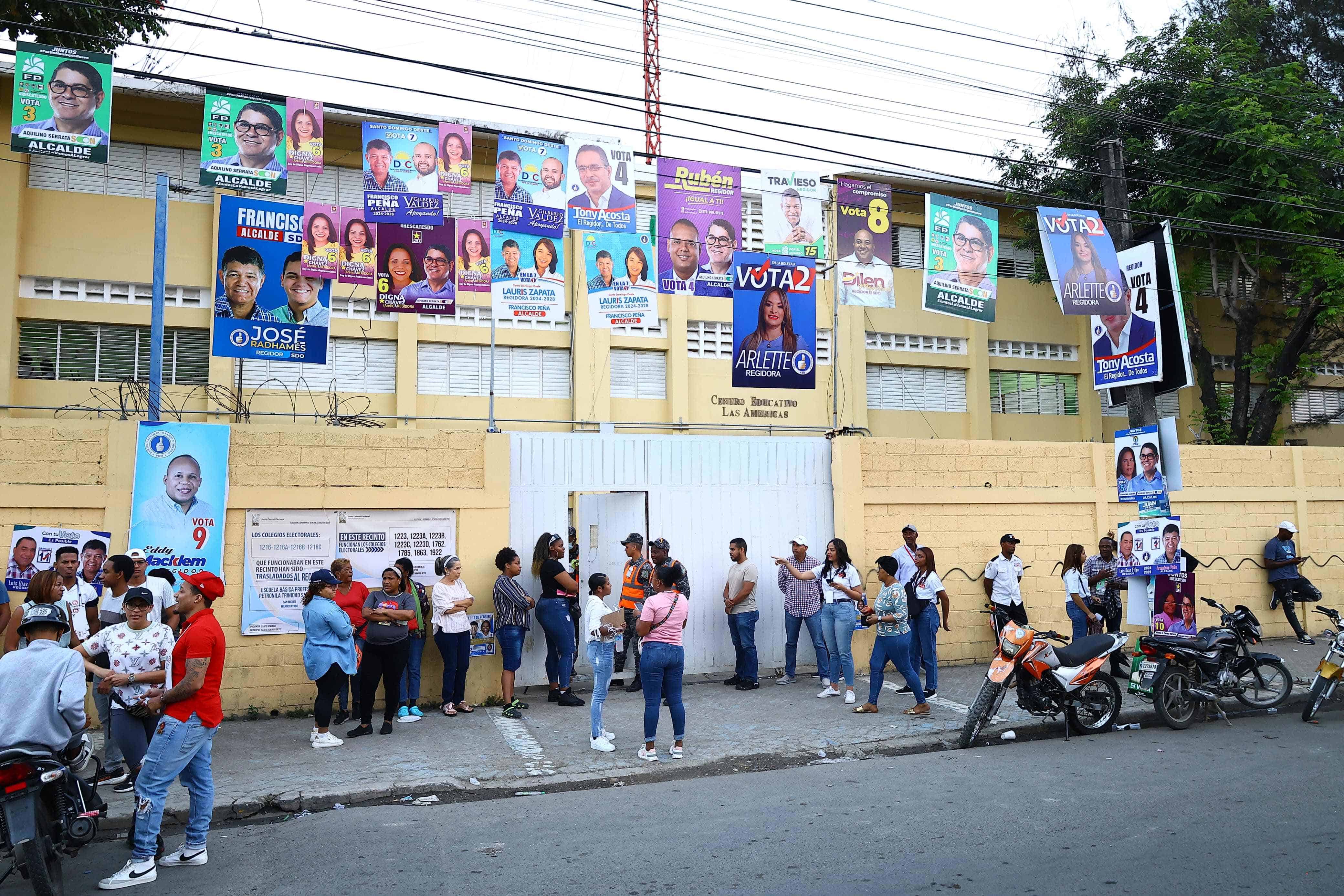 Centro de votación en Manoguayabo.