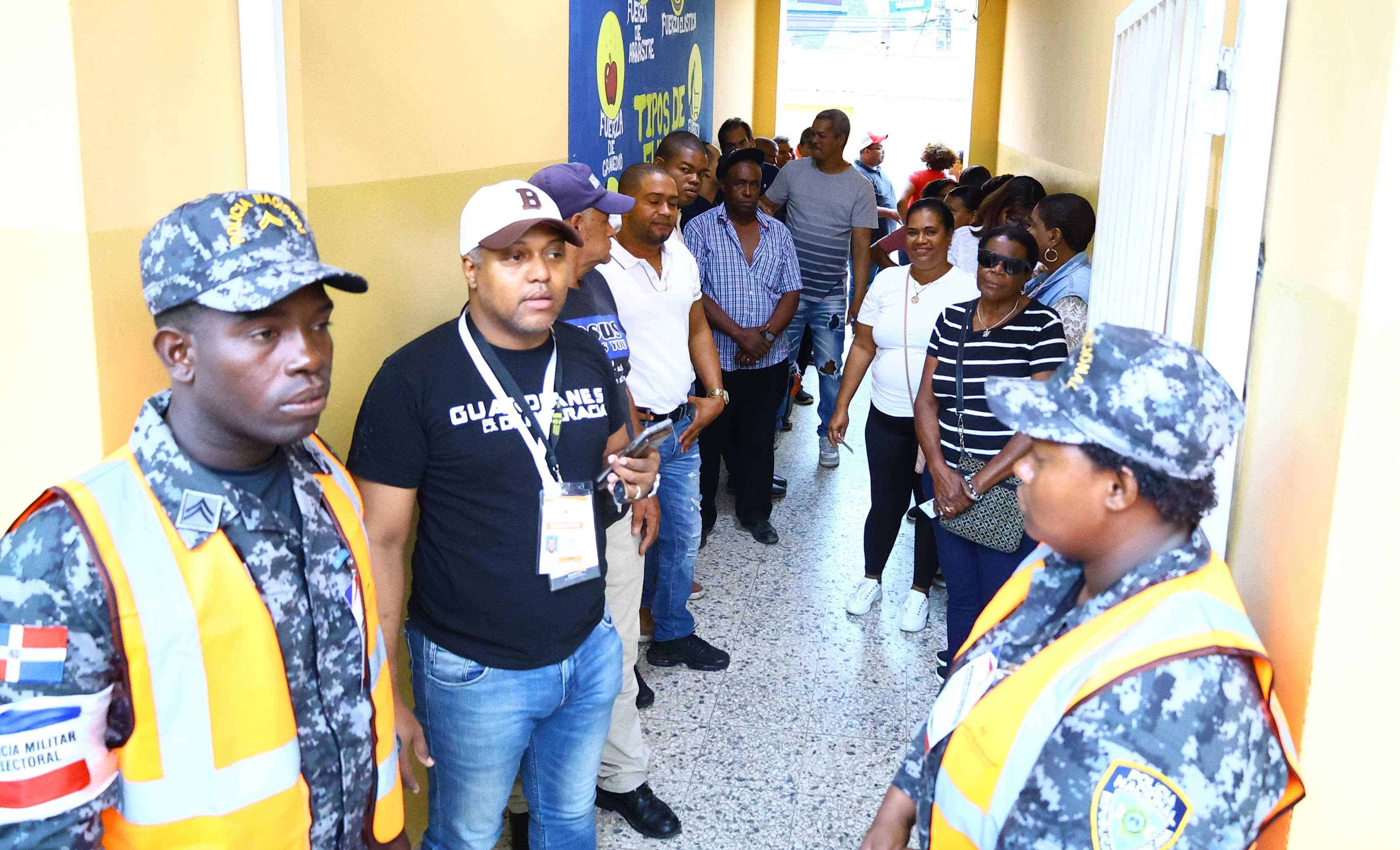 Centro de votación en Manoguayabo.