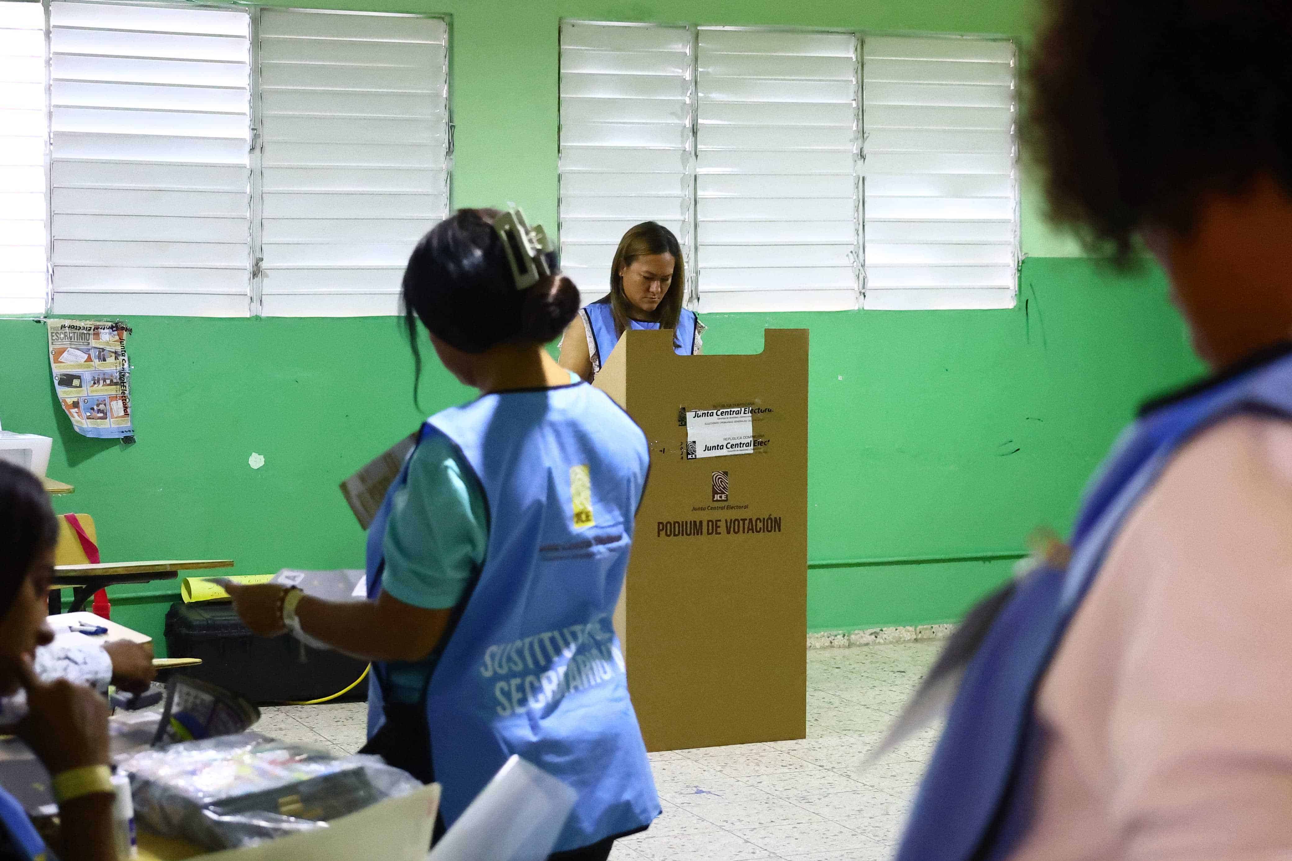 Se inician las votaciones en la Escuela Ercilia Pepin Estrella en Manoguayabo.