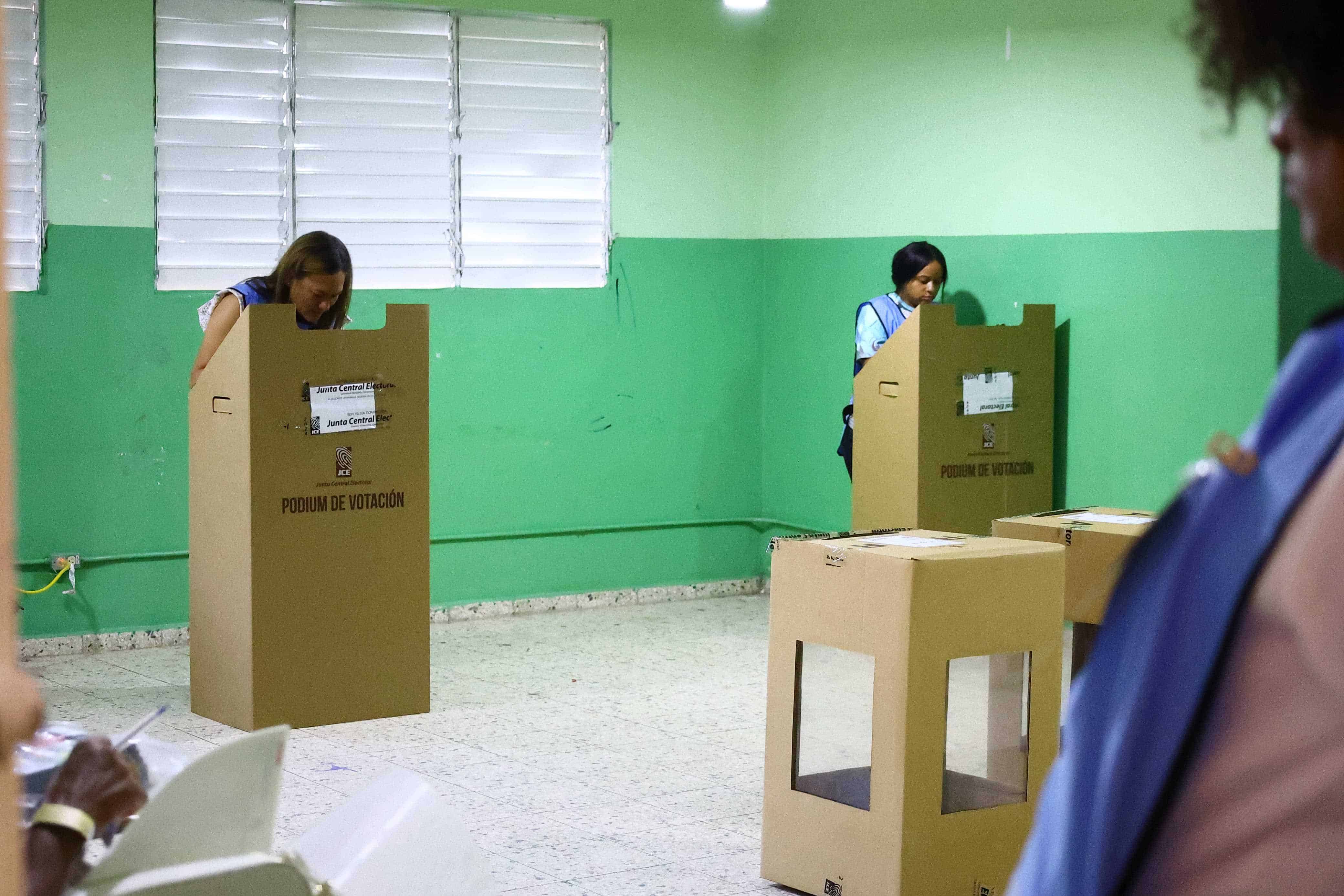 Se inician las votaciones en la Escuela Ercilia Pepin Estrella en Manoguayabo.