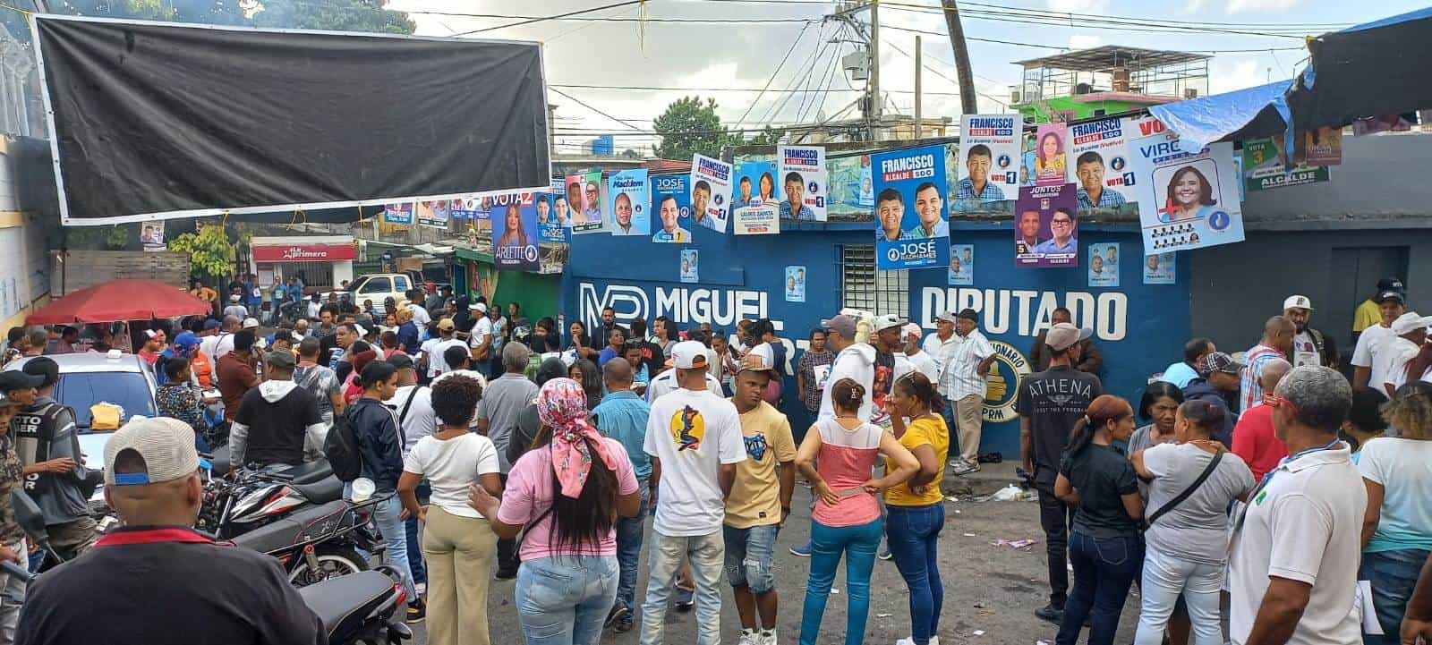 Alrededores de la Escuela Primaria Buenos Aires en Herrera, Santo Domingo Oeste.