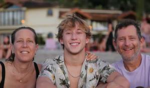 Hijo de exCEO de YouTube hallado muerto en campus de universidad Berkeley