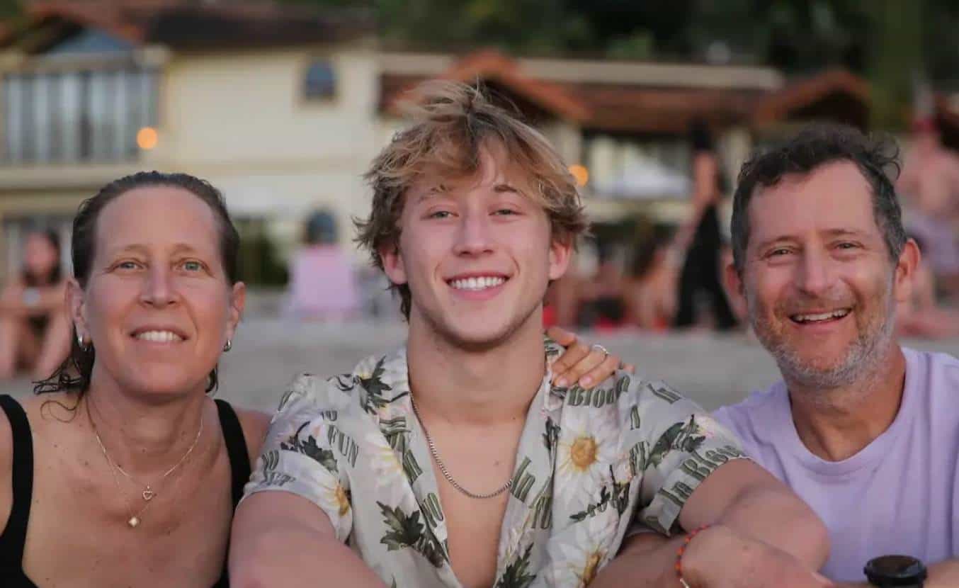 Hijo de exCEO de YouTube hallado muerto en campus de universidad Berkeley