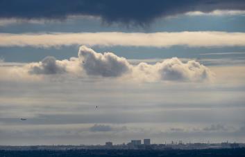 Nueva ronda de tormentas invernales azota a California; alertan posibles inundaciones