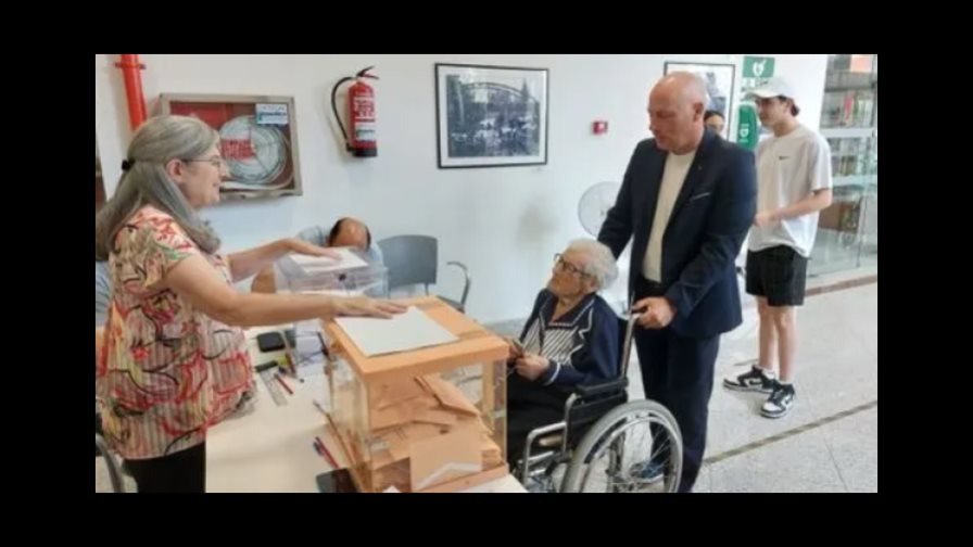 Una anciana de 111 años, la votante de más edad en las elecciones regionales de Galicia