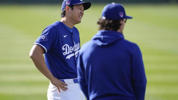 Shohei Ohtani no jugará en el primer partido de los entrenamientos de primavera de los Dodgers