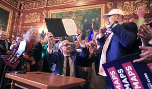 Gobernador de Wisconsin promulga nuevos mapas de distritos legislativos
