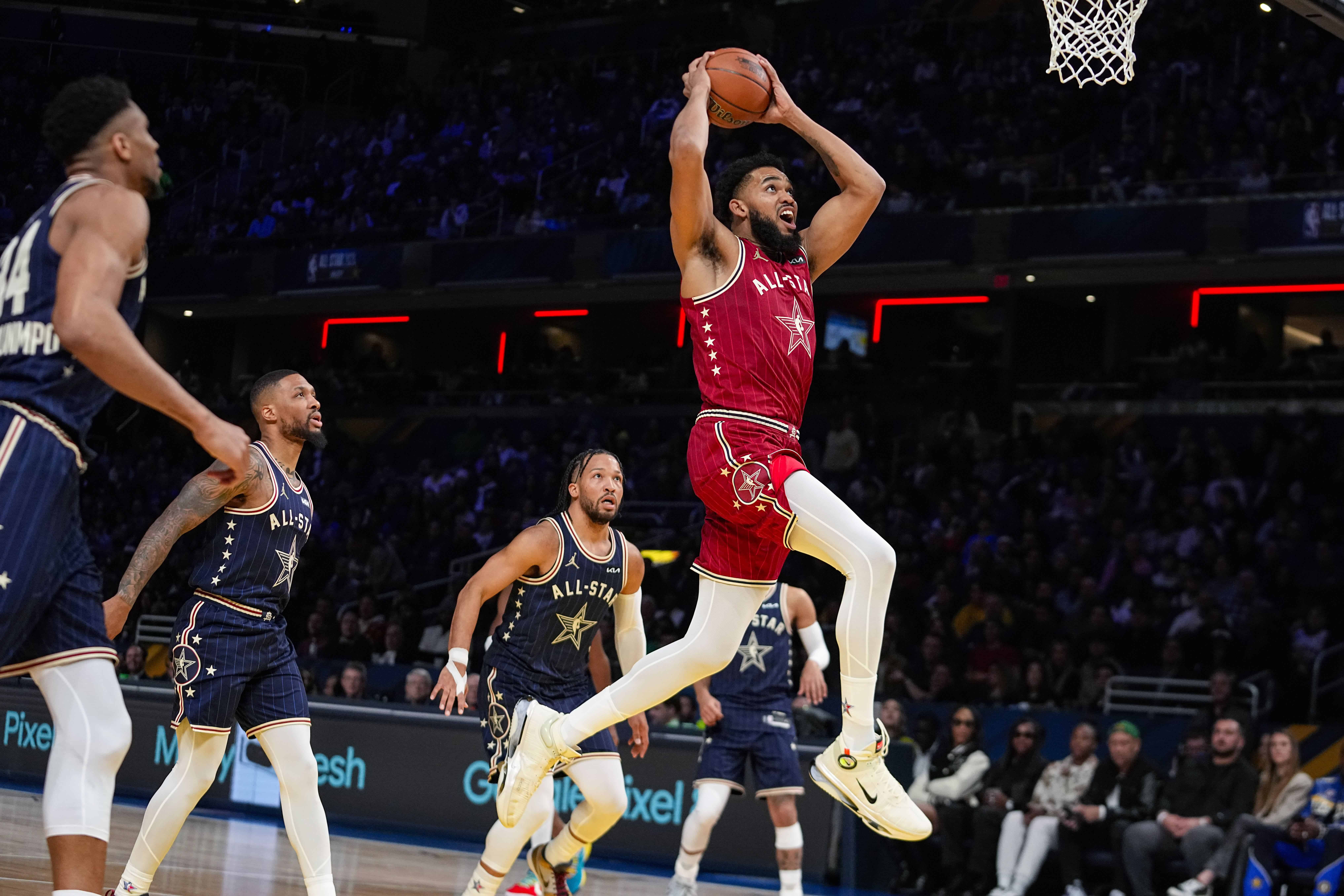 Fotos: El Juego de Estrellas de la NBA en el que brilló Karl-Anthony Towns y hubo récord de puntos