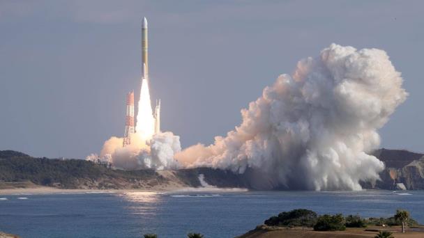 Un satélite japonés entra en órbita para inspeccionar basura espacial