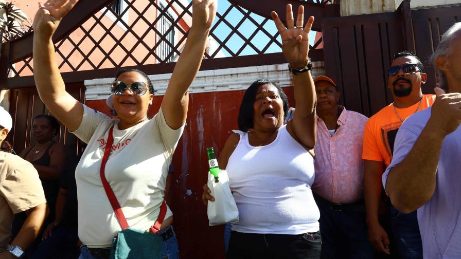 Celebran victoria en SDO de Francisco Peña frente a su residencia