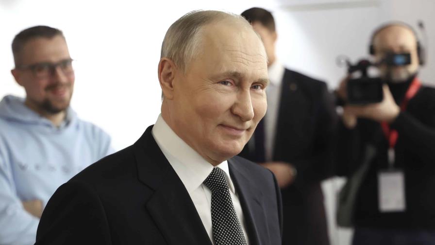Putin niega afirmaciones de EEUU: Rusia no pretende poner armas nucleares en el espacio
