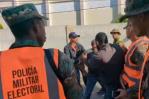 Seguidores de candidata a Alcaldía de Dajabón irrumpen perímetro de seguridad en Junta Electoral