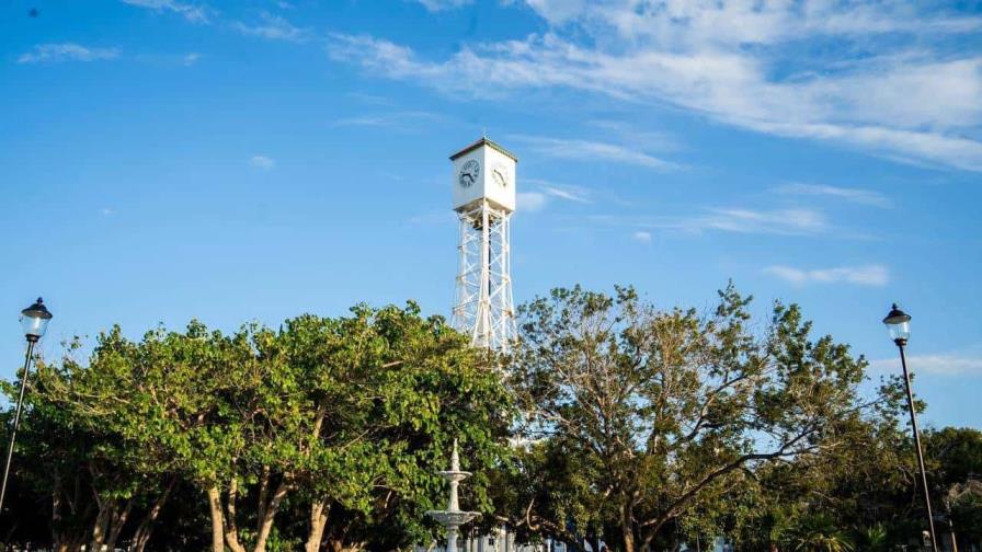 Turismo entrega remozado el parque de la Torre del Reloj en Montecristi