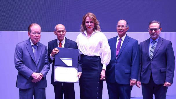 Entregan Premio Nacional de Literatura 2024 a Juan Carlos Mieses
