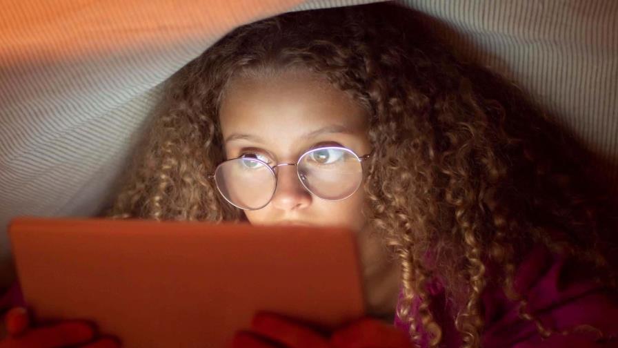Uso continuo de pantallas afecta la visión en los niños