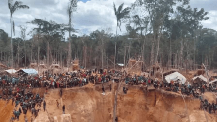 El Gobierno venezolano confirma 15 muertos y 11 heridos por derrumbe de una mina ilegal