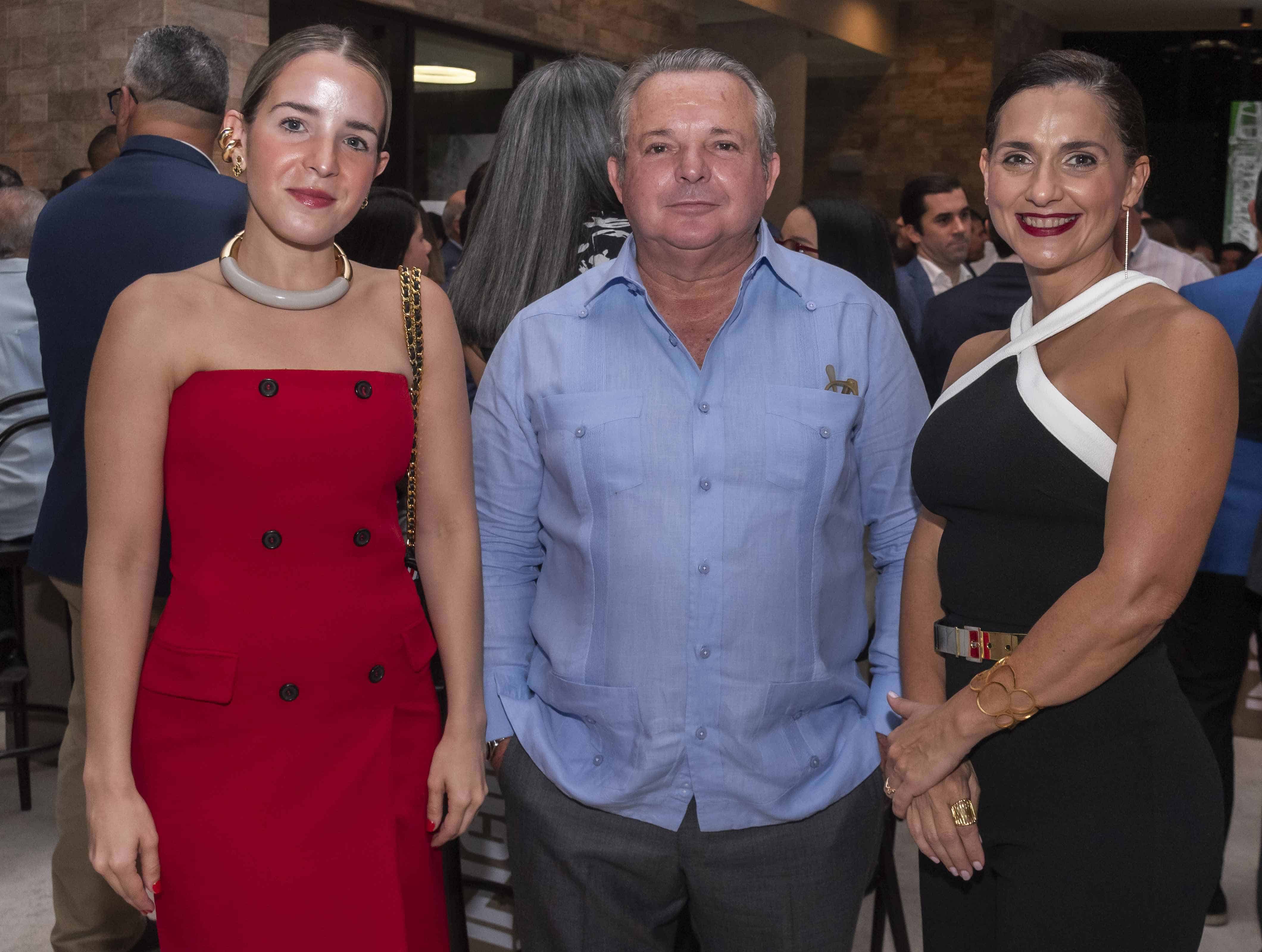 Betty Frías, Fernando Ramos e  Isabell Asmar. 
