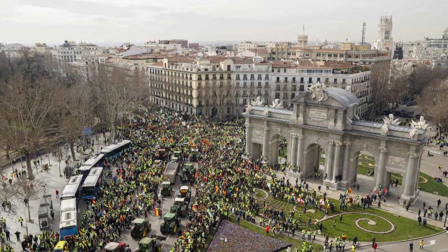 Los agricultores españoles colapsan Madrid con 500 tractores en su protesta más importante