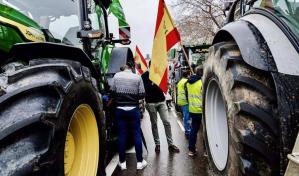 Los agricultores españoles colapsan Madrid con 500 tractores en su protesta más importante