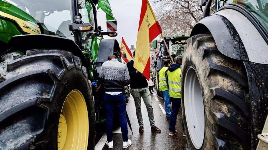 Los agricultores españoles colapsan Madrid con 500 tractores en su protesta más importante