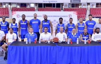 El dirigente Víctor Díaz anuncia los 12 de la selección el partido contra México en la AmeriCup