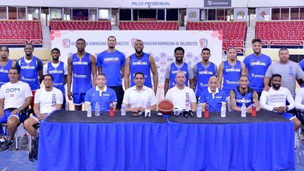 El dirigente Víctor Díaz anuncia los 12 de la selección el partido contra México en la AmeriCup