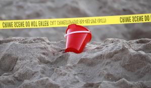 Muere una ni&ntilde;a en Florida despu&eacute;s de quedar enterrada en hoyo que cav&oacute; en la playa
