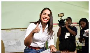 Betty Gerónimo celebra triunfo como alcaldesa de Santo Domingo Norte con tema La bolita de fondo