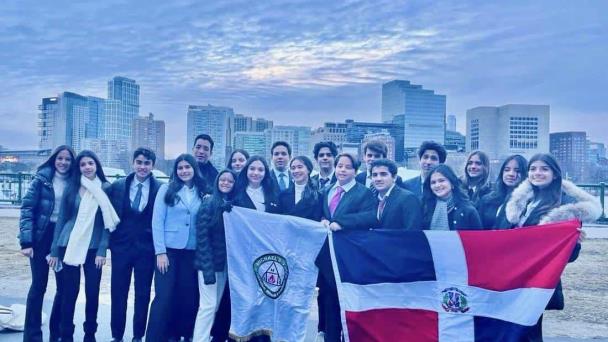 Estudiantes dominicanos ganan primer lugar en competencia de debate en Harvard