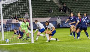 Estados Unidos comienza Copa Oro femenina goleando 5-0 a República Dominicana