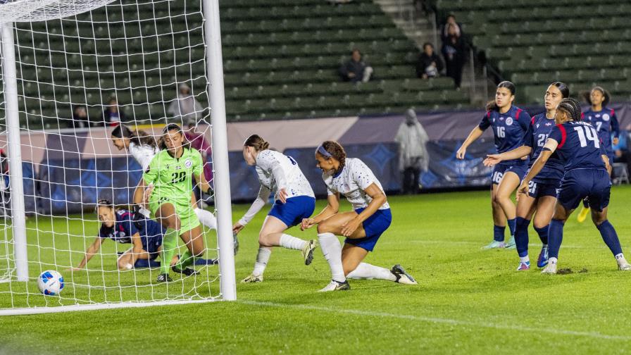 Estados Unidos comienza Copa Oro femenina goleando 5-0 a República Dominicana