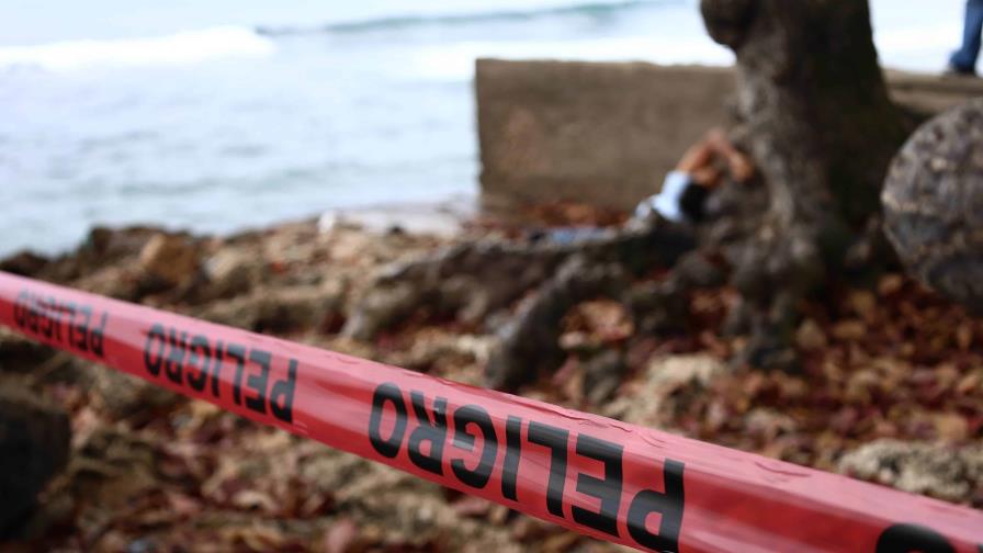 Hallan joven muerto a orillas del Mar Caribe, frente a Malecón Center