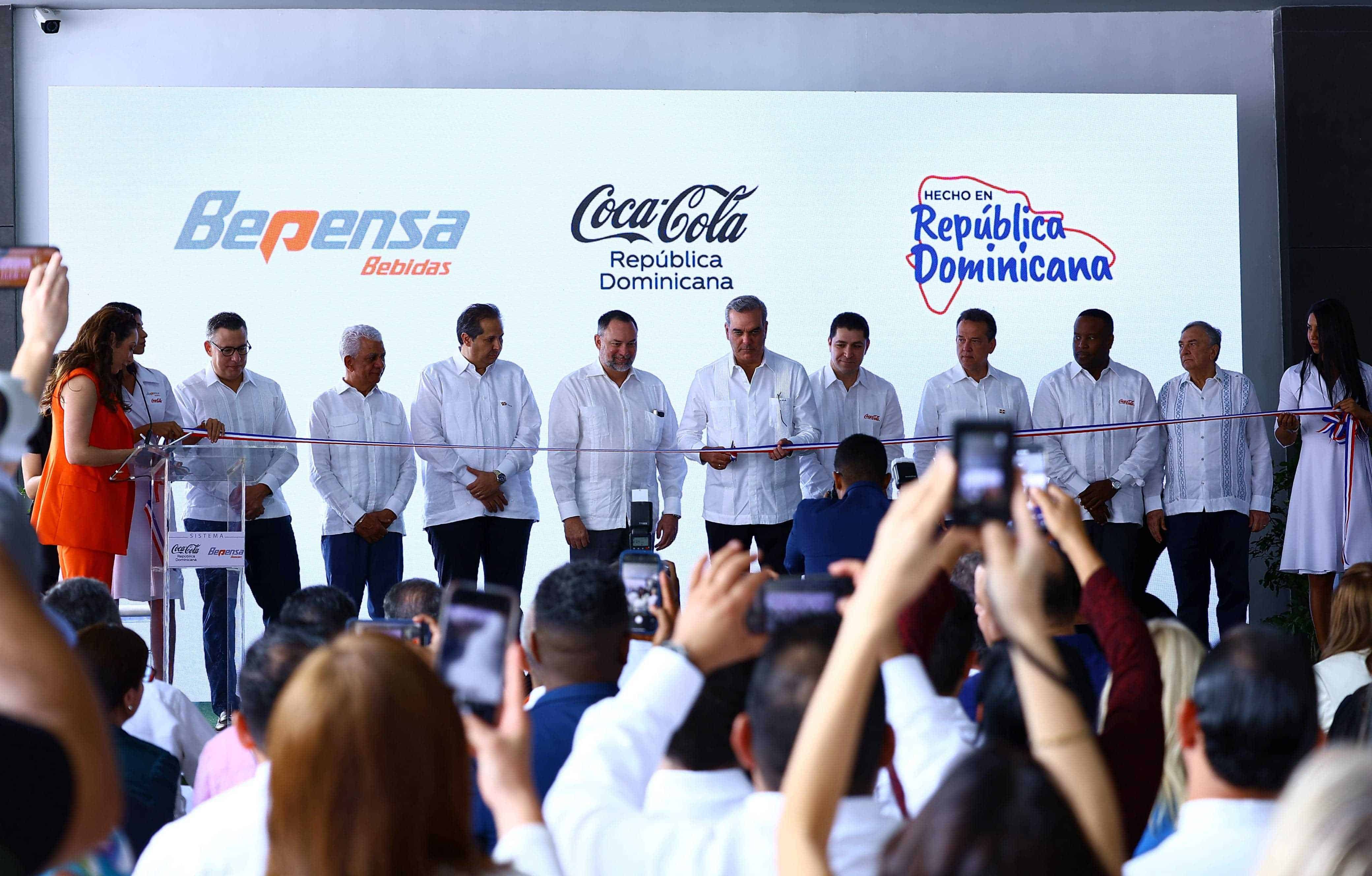 Corte de cinta inaugural.