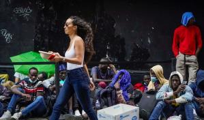 Nueva York reduce más el gasto en crisis migratoria y cancela así otros recortes