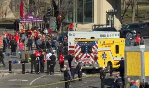 Dos hombres acusados de asesinato por tiroteo en desfile del Super Bowl