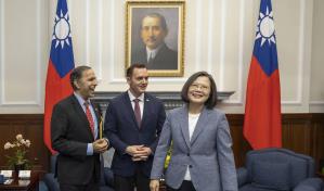 Congresistas de EEUU elogian la democracia de Taiwán en visita que atraerá escrutinio chino