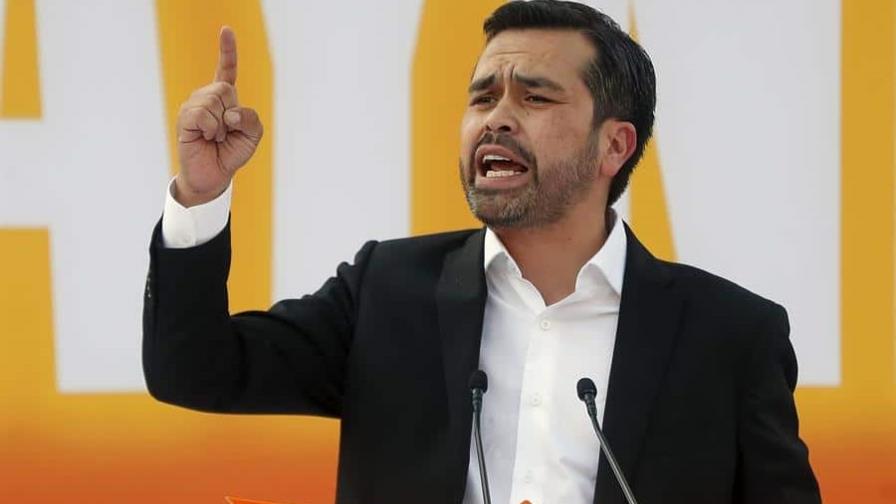 Aspirante presidencial opositor en México acusa a sus rivales de violar la Constitución